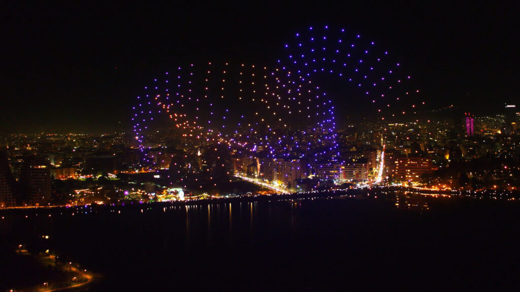 timtechno1983's tweet image. Layers of rotational perimeter drone nets identifying fast moving objects for eliminating threats before reaching target objectives. Drones aren't for light shows anymore. #UnmannedSystemsSuperPower #TargetIdentificationAcquired #InterConnected