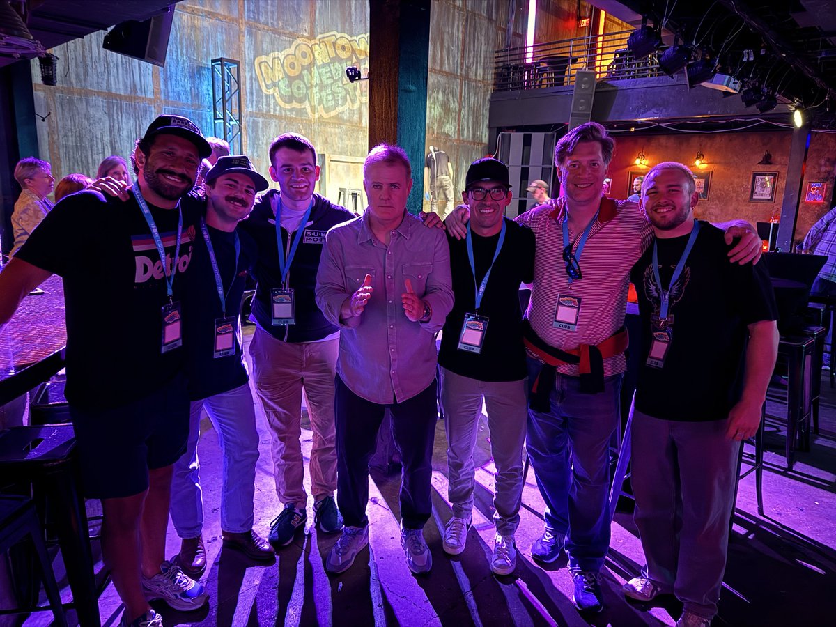 CPyles8's tweet image. The great @GregWarren was headlining in Austin last night! Amazing show.   He still keeps pristine position too. #redalert