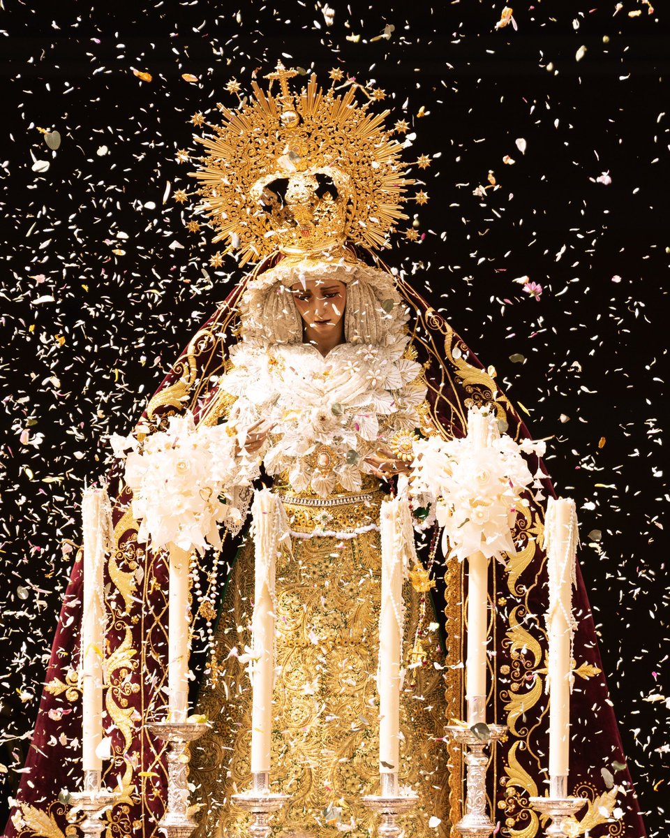 Seis meses para que el Sol vuelva a reflejarse en tu cara bonita.

¡VIVA OCTUBRE ROSARIERO!