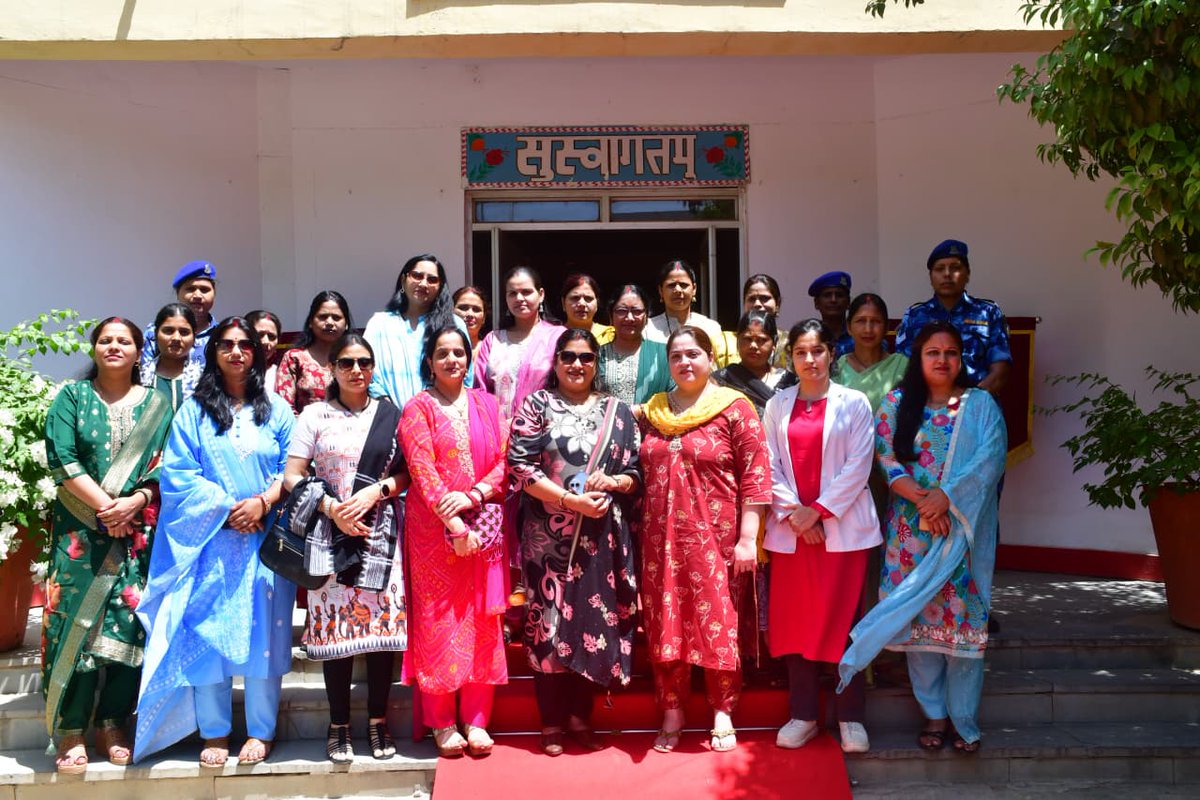 #101RAF में #Health_Day_Focus_on_Womens_Health कार्यक्रम RCWA Head श्रीमती स्मिता भारती के नेतृत्व में आयोजित हुआ।
विनीता हॉस्पिटल की डॉ. रितु बावेजा ने महिलाओं को स्वास्थ्य,संतुलित आहार एवं नियमित जांच के प्रति जागरूक किया।
यह पहल एक स्वस्थ व जागरूक समाज की ओर महत्वपूर्ण कदम है।