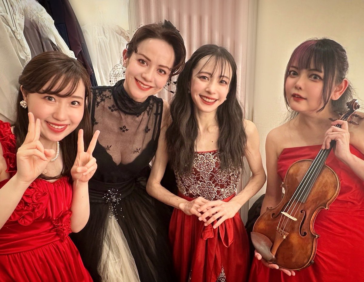 akanelivmoon's tweet photo. 本日のお写真頂きました！！

Jillさん🎻沙織ちゃん🎻あゆみちゃん🎹
ご一緒できて、本当に幸せでした！！ https://t.co/uBot6gzNmT