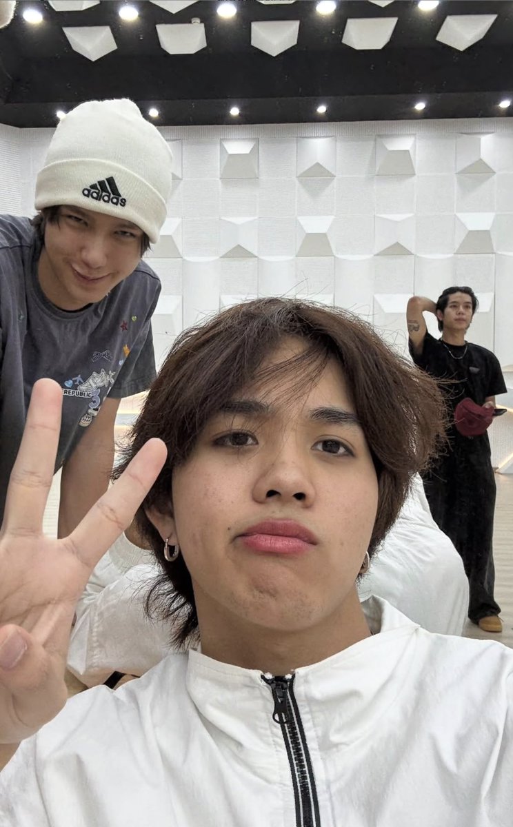 ถ้าฉันทำกอว.แจก ของเด็กหอ 1 มีคนรับเปล่าคะ รูปนี้ ไม่แกล้งแต่เอ็นดู 55555