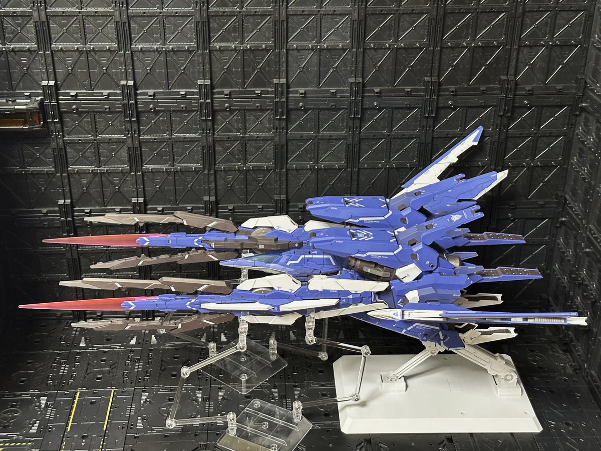 UNICORN_G_RX0's tweet photo. AK Model AKMG001 1/00 GNアームズ TYPE-E 完成
でかいです、合金フレームではありませんが保持力バッチリ👍
これからMGエクシア接続します。
#プラモデル
#模型
#海外製プラモ
#中華プラモ
#MG
#エクシア
#EXIA https://t.co/WBwMXzIVNQ