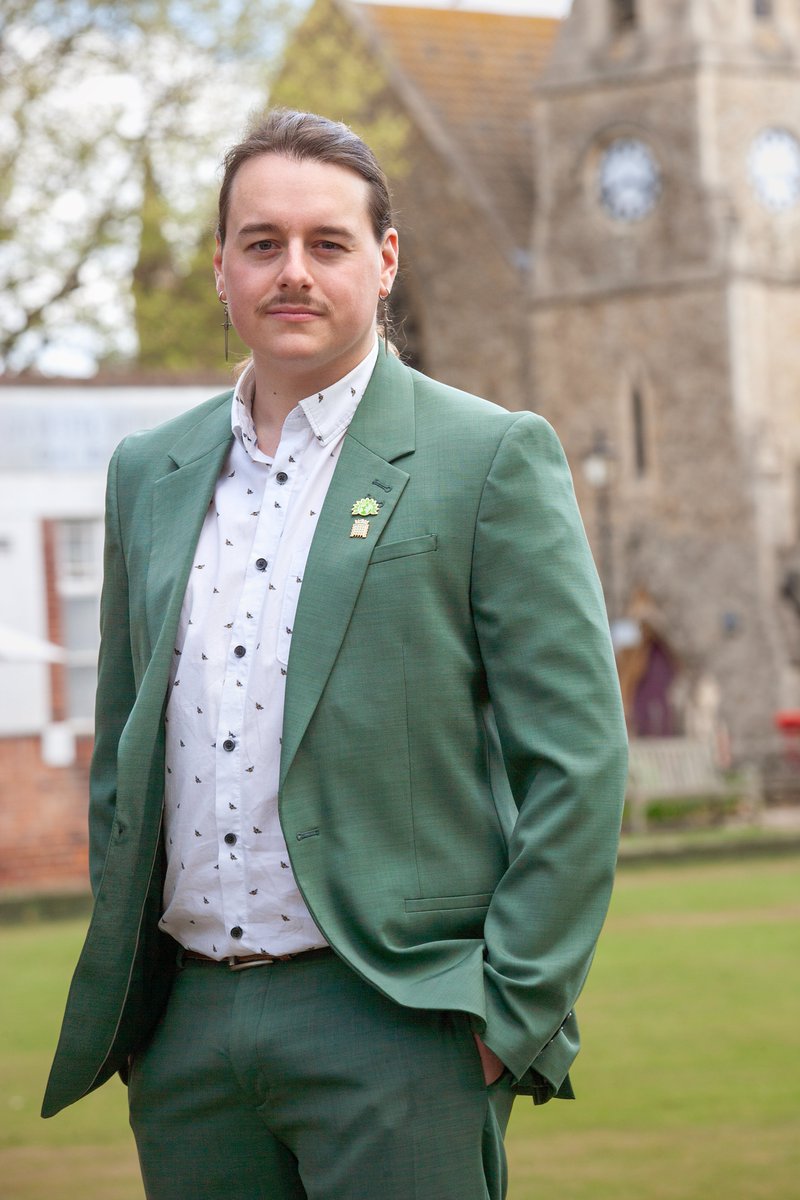 VesseyMiller's tweet photo. Hi, I’m James Vessey-Miller, and I’m standing for Southend City Council for the Green Party. 

I’ve been a Green candidate in every Southend election since 2018, and for nearly a decade I’ve been attending council and community meetings too.

1/8 #Southend #VoteGreen https://t.co/9466y5zln2