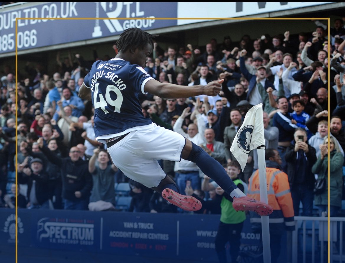 hiddenj0rd's tweet photo. I haven’t loved a player this much since Jimmy Abdou. Del boy, what a fucking bloke you are! #Millwall https://t.co/Qkk5rLiVBw