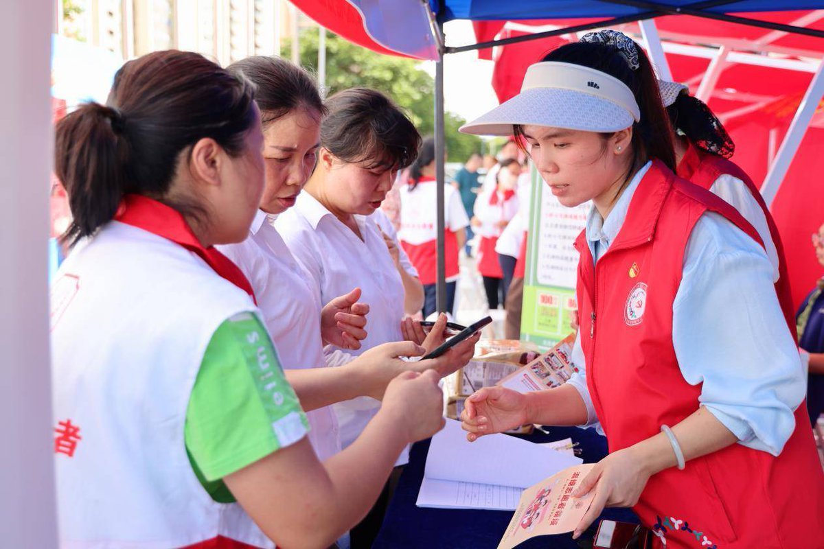 queen of défaillance tweet media