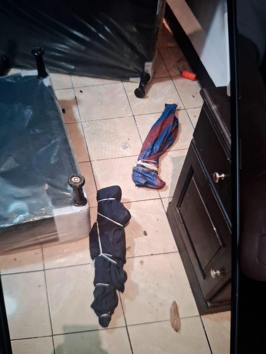 Ejercito_GT's tweet image. 🚨En Desarrollo🚨

Unidades del Ejército de Guatemala brindan acompañamiento a las fuerzas de seguridad civil, durante allanamientos realizados en la aldea El Astillero del municipio de Chiquimulilla, #SantaRosa.

Preliminarmente, se reporta el decomiso de dos fusiles y dos