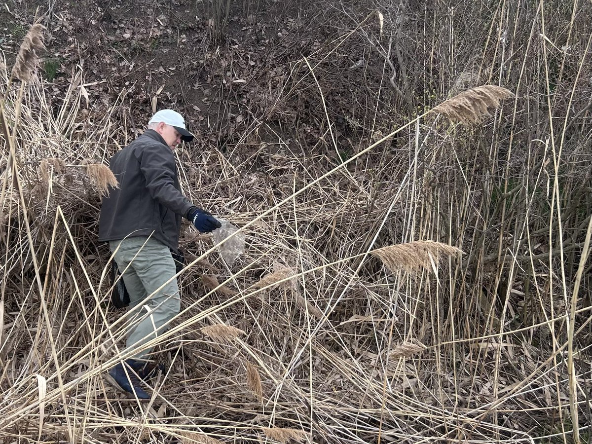 140thBill's tweet photo. Happy #EarthDay, a bit ahead of schedule! As is our tradition, my team and I joined @TonawandaYPR’s annual Lincoln Park and Rails to Trails cleanup, doing our best to help out our beautiful little corner of the globe. Thanks for being there, everyone! https://t.co/qj0LiCdEnz