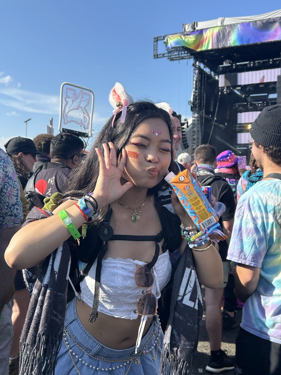 Eviee Chee tweet media