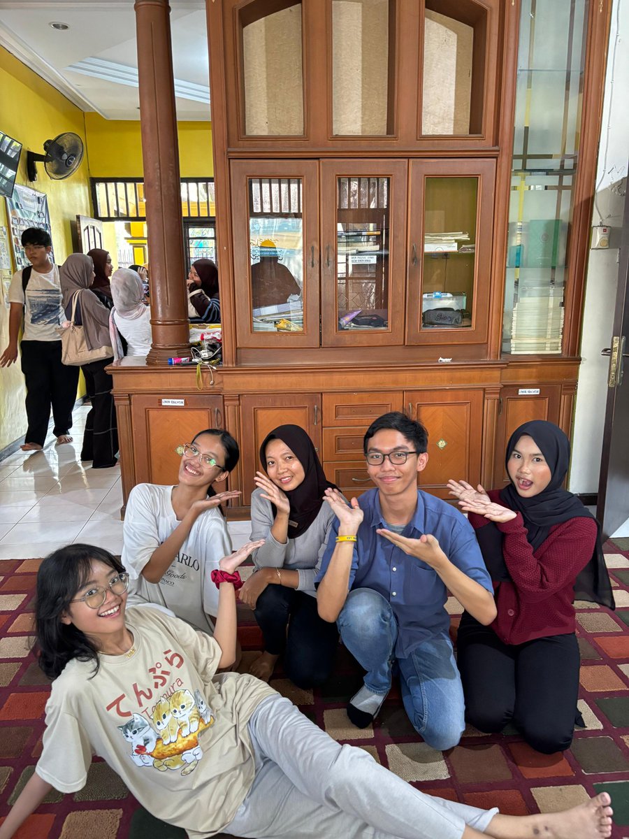 gheeyish's tweet image. last to di eduu huhuhu #aku #sayang #edu #selamanya 💛