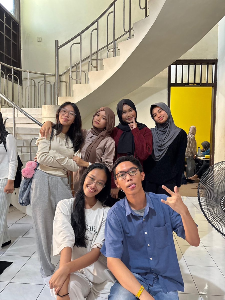 gheeyish's tweet image. last to di eduu huhuhu #aku #sayang #edu #selamanya 💛