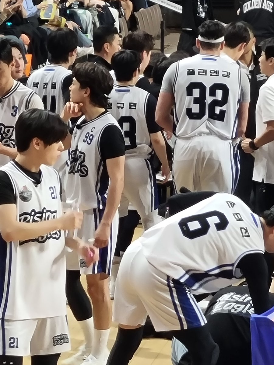 allmaeng_1209's tweet image. 260418 열혈농구단

99 Captain 최민호
그리고 너무 귀엽게 꽉 쥔 두 주먹🐿

#샤이니 #SHINee
#민호 #MINHO #최민호