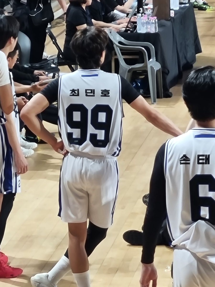 allmaeng_1209's tweet image. 260418 열혈농구단

99 Captain 최민호
그리고 너무 귀엽게 꽉 쥔 두 주먹🐿

#샤이니 #SHINee
#민호 #MINHO #최민호