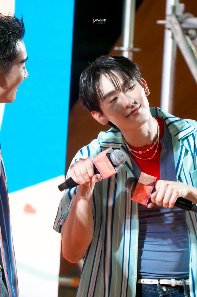 mpwrppmp's tweet image. 18.04.26📸🪁 | #memmorimm *~🎀

ใครปล่อยแมวให้หลุดมาปะคะ..แต่เจ้าของแมวยืนคุมละ🤭😻

FORCEBOOK HATYAI SUMMER

#CentralHatyaixForceBook
#HatyaiSummerFashionShow
~° #ฟอสบุ๊ค #forcebook 
#fforce_ @fforcejs °~♡