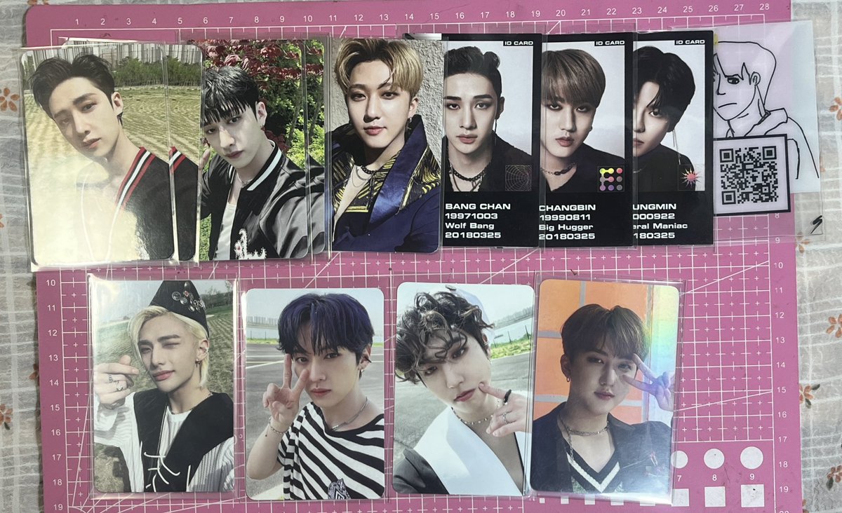 ปล่อยการ์ดค้าบ ~♡~
> บน ใบละ 50
> ฮัน ชางบิน ใบละ 100
> ฮยอนจิน ลีโน ใบละ 120

• ทุกใบรวมส่งแล้วน้า 🚚♥️
#ตลาดนัดstraykids #ตลาดนัดเด็กหลง