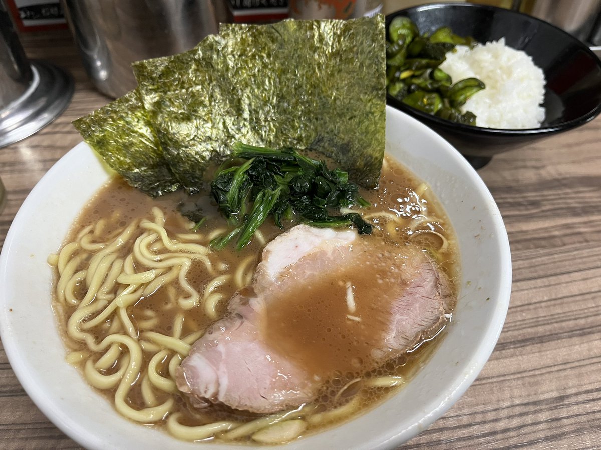 01_potatosalad's tweet photo. @neginegi_102 @Roof_Yuta_ ラーメン食って薄めてる https://t.co/cR7dQ95QYj