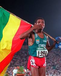 ባቆዩት አገር ጀግኖች በአንድነት
እንዴት ይገፋል ኢትዮጵያዊነት 💚💛❤️

ዘመን ተገላብጦ እንዴት
አቀርቅሬ ባንዲራዬን ላንሳት 💚💛❤️

ስለዚህች ባንዲራ ወዙን ገብሮ እንባውን አፍስሶ እንባችንን አስፈስሶናል 🥺

መልካም ልደት የሃገር ካስማ❤️