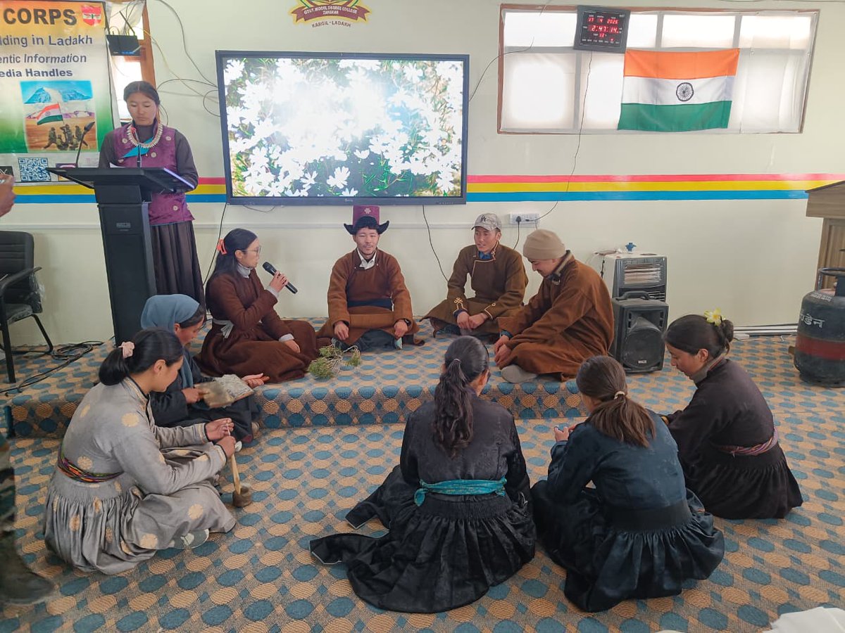 airnewskargil's tweet photo. #WorldHeritageDay Celebrated at @gdczanskar in Collaboration with #IndianArmy

@firefurycorps @prasarbharti @airnewsalerts @AIRNewsHindi @AkashvaniAIR @ddnewsladakh @DDNewslive @DIPR_Kargil @DIPR_Ladakh https://t.co/pePYZRapg6