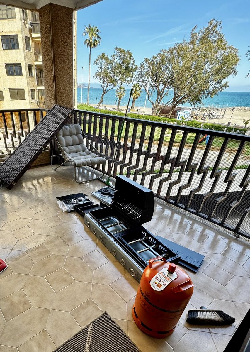 Chill Pill 🔮 (Bald) tweet media