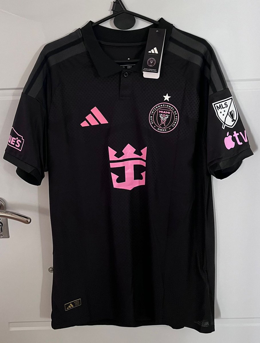 LeanDesignFC's tweet photo. 🇨🇳👉Llegó el pedido de KITMM que para mi son los mejores, tienen envio rapido y son muy confiables! 

Me pedi algunas camisetas de nenazo, pero valieron mucho la pena porque son 10/10 (en especial las versiones jugador).

🛒https://t.co/R2aFAfPubT 
📲+8616626512298 https://t.co/9An5xiyI9n