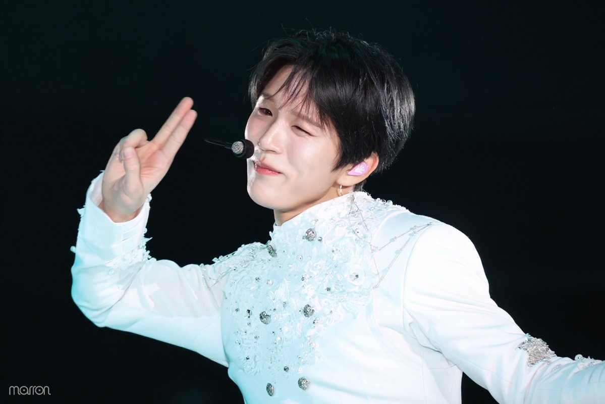 𝐦𝐚𝐫𝐫𝐨𝐧 tweet media