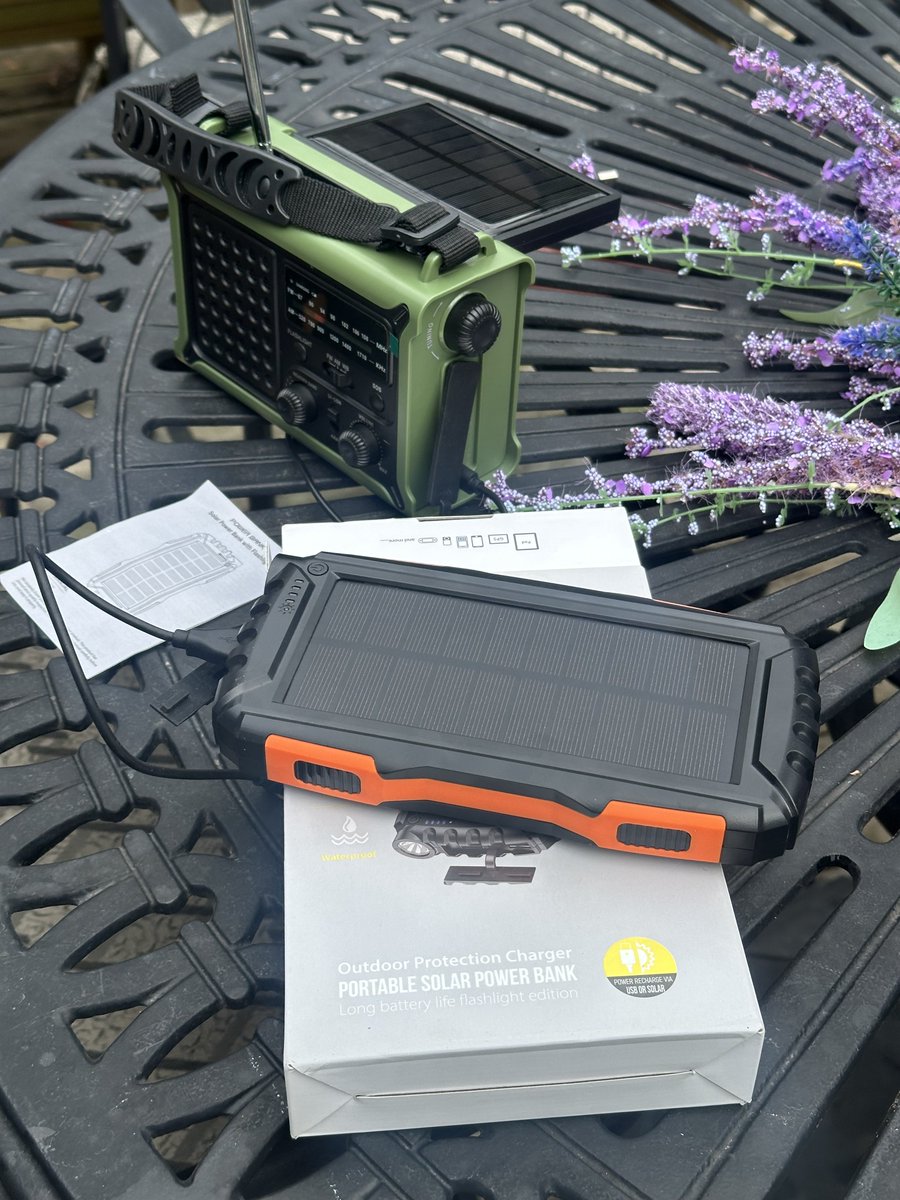 Cara_01_Cara's tweet image. I need the #Sun To #live please #Stop #chemtrails #USA #Solar #Solarpower #SunPower