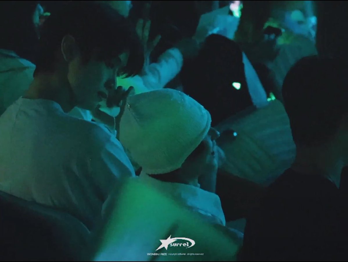 엄마는 환희 웃고 있고 아빠는…