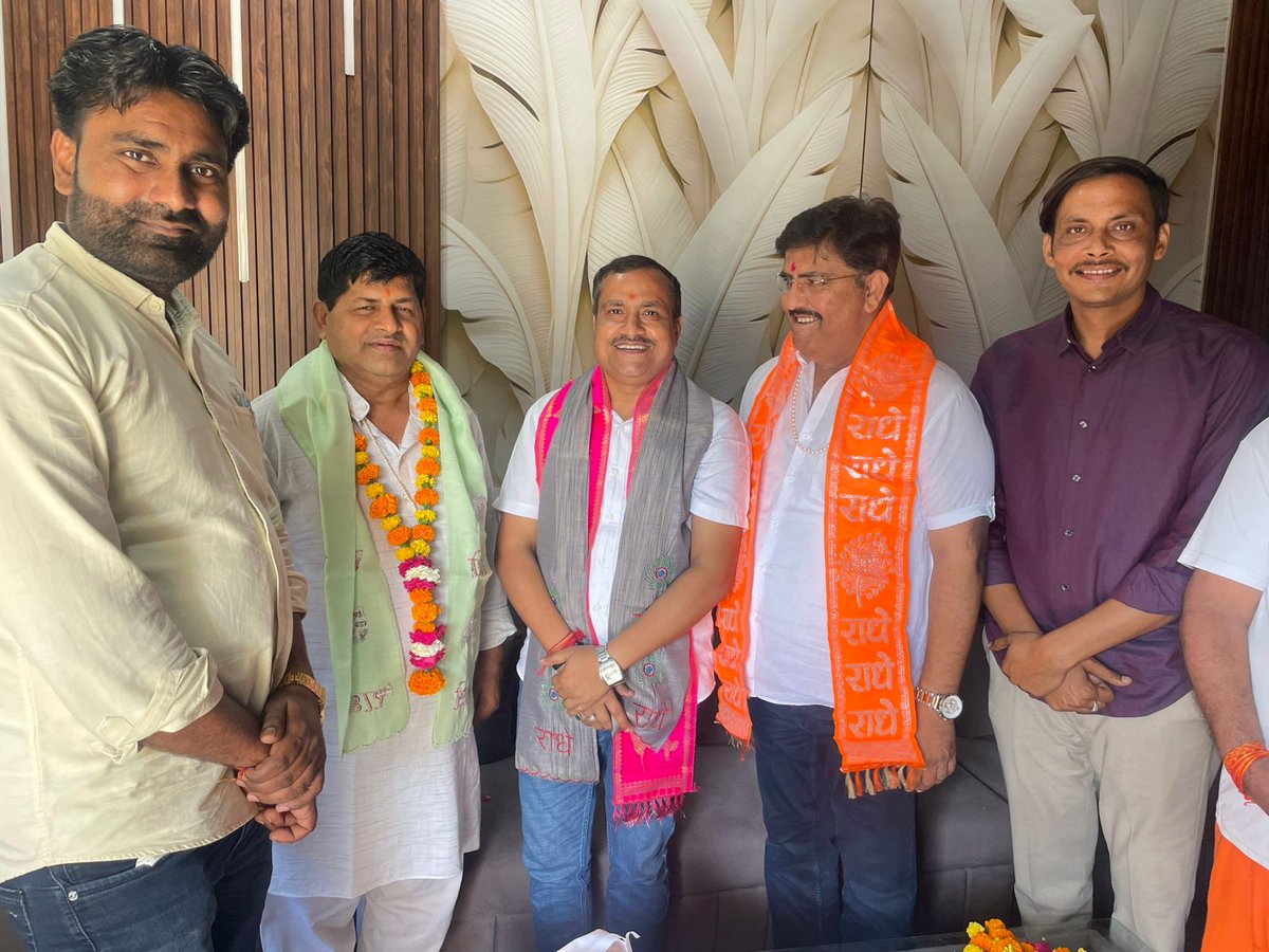 SatendraBarua's tweet photo. विश्व हिंदू परिषद के प्रांतीय कोषाध्यक्ष बड़े भाई श्री #धर्मेंद्र_शर्मा जी आपको जन्मदिवस की हार्दिक शुभकामनाएं, आप हमेशा स्वस्थ व आनंदित रहें...
@Rajkumarchahar9 
@PrashantPonia https://t.co/4vlJEHDAdY