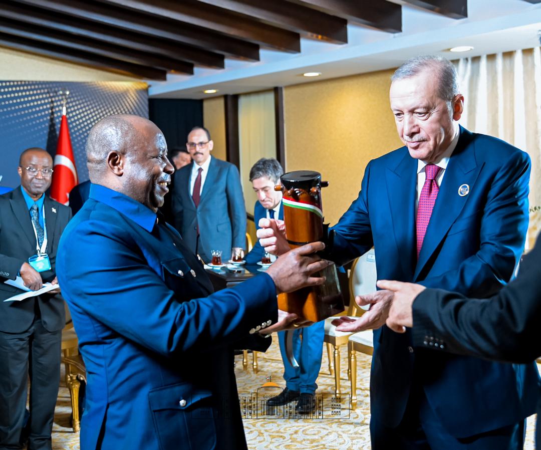 NtareHouse's tweet image. Rencontre bilatérale entre Leurs Excellences Président de la République du #Burundi, SE @GeneralNeva,  et Président de la République de #Türkiye, SE @RTErdogan, pour discuter des questions d'intérêt commun entre les 2 pays, notamment la coopération en matière d'éducation.