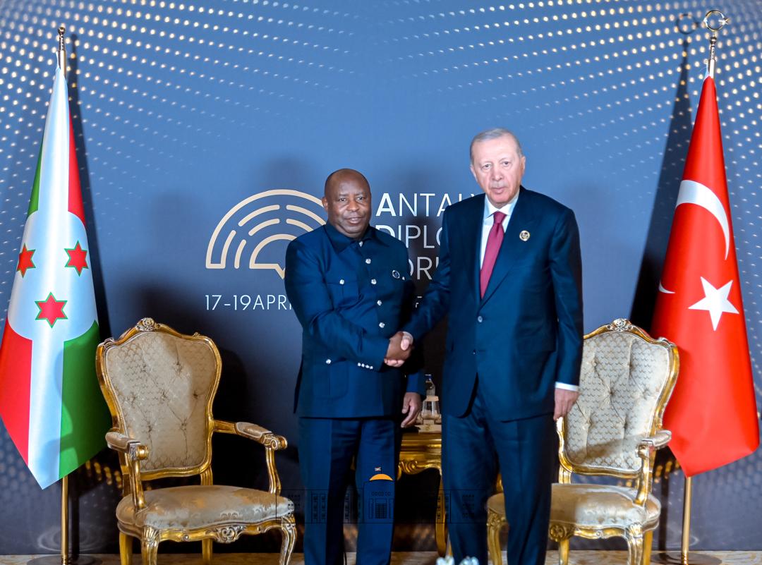 NtareHouse's tweet image. Rencontre bilatérale entre Leurs Excellences Président de la République du #Burundi, SE @GeneralNeva,  et Président de la République de #Türkiye, SE @RTErdogan, pour discuter des questions d'intérêt commun entre les 2 pays, notamment la coopération en matière d'éducation.