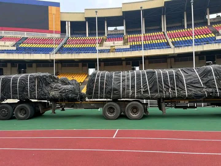 🚨🚨🚨Bravo au Ministre Didier Budimbu et au Comité de gestion du stade des martyrs. 👏👏👏👏

⭕️⚽🇨🇩 Infrastructures/Stade des Martyrs : La première cargaison de matériaux de réhabilitation est arrivée à Kinshasa !