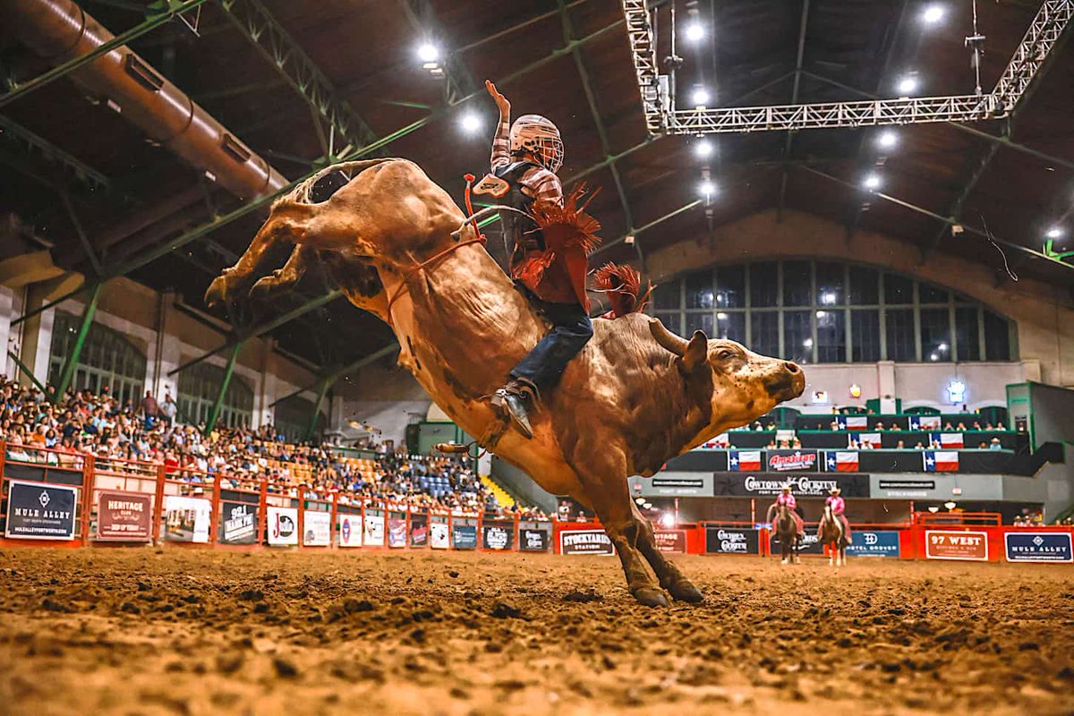 MechDesigner1's tweet photo. Rodeo time at the stockyards! Let’s go Fort Worth, Cowtown Colosseum https://t.co/z9gUwsUQRb