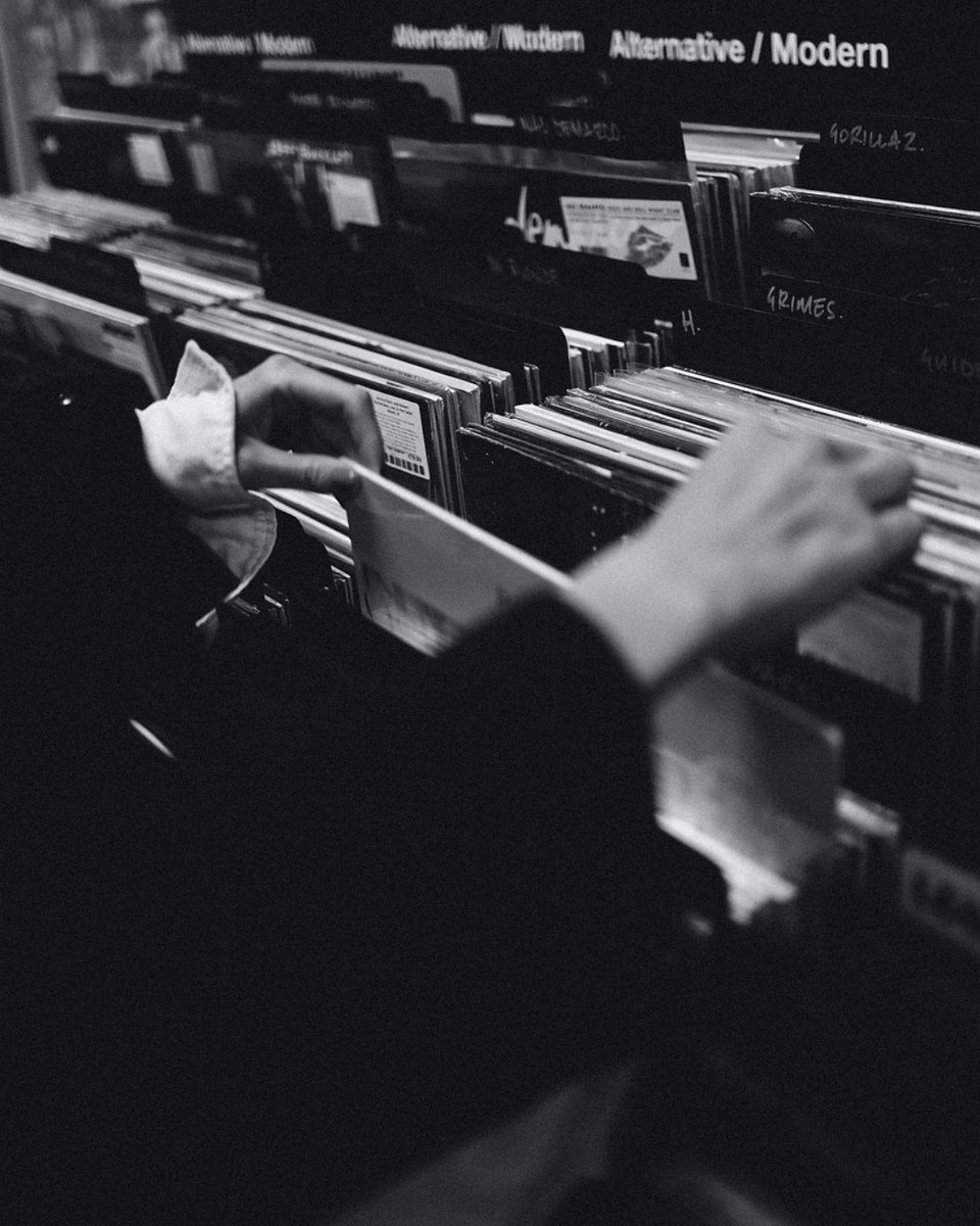 Fluance's tweet image. Happy Record Store Day 🎶
However you celebrate  -  keep it analog.
We’ll take care of the sound.
👉 What’s spinning first? Let's create an RSD playlist.
 #RecordStoreDay #AnalogMusic #MusicLovers #MyFluance #RESPECTTHERECORD