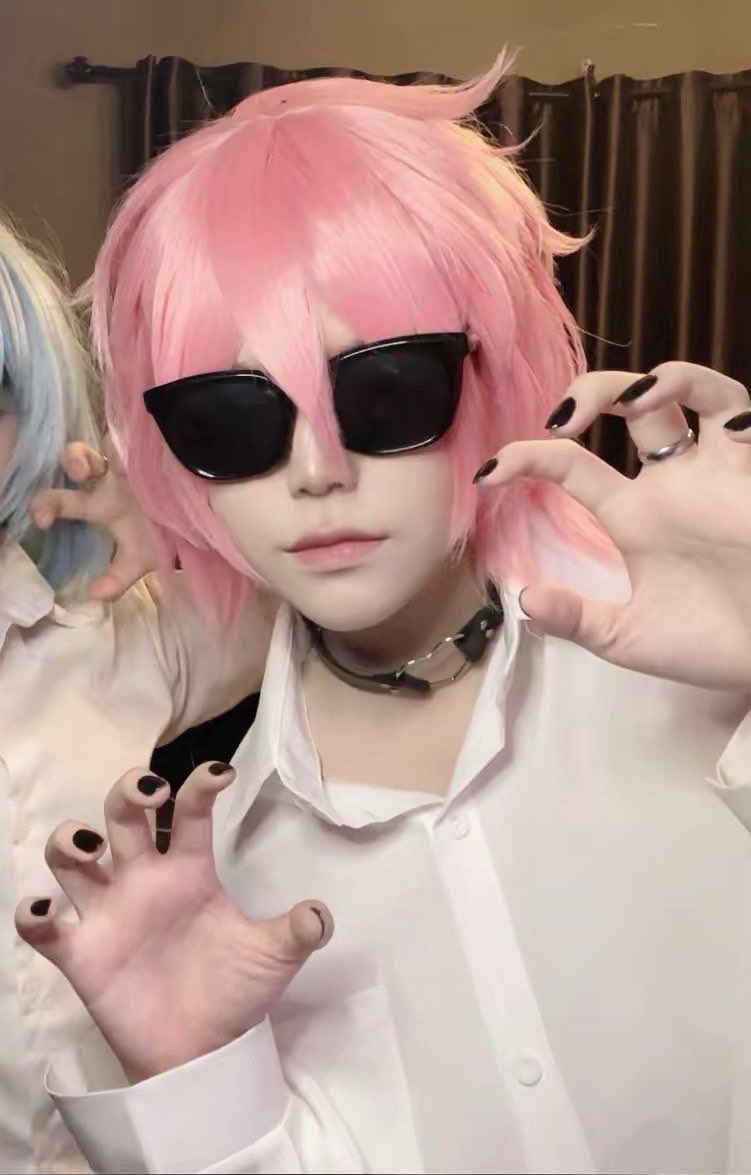 Rheav_sm's tweet photo. Bungee? 

#ヤリチンビッチ部 #YBC #yuriayato #cosplay https://t.co/aLjLyCLnEN