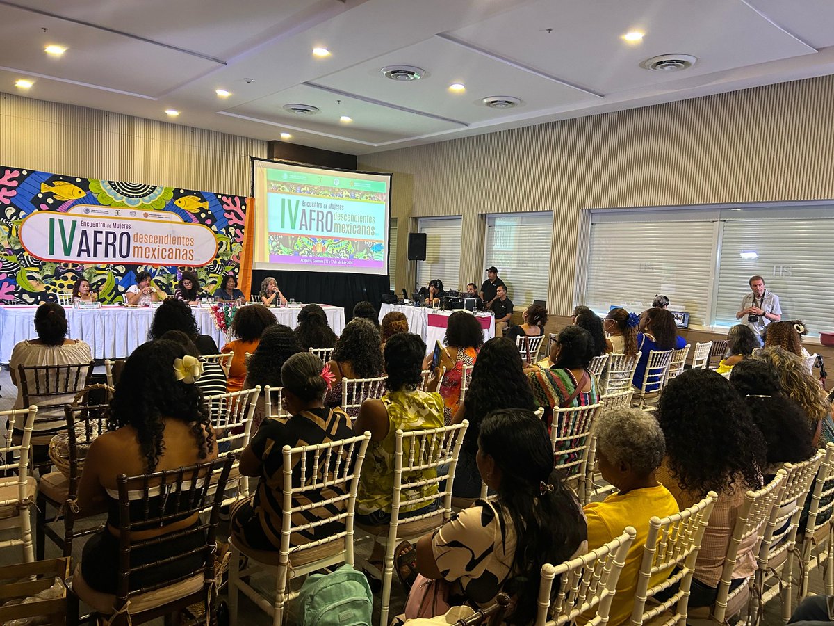 DefensoriaTEPJF's tweet photo. Participamos en el  #IVEncuentroDeMujeresAfrodescendientesyAfromexicanas. Refrendamos nuestro compromiso con una defensa electoral especializada con perspectiva de género, interculturalidad y antirracista cuando involucren a personas indígenas y afromexicanas. ✊🏾⚖️ https://t.co/Von8ustWV2