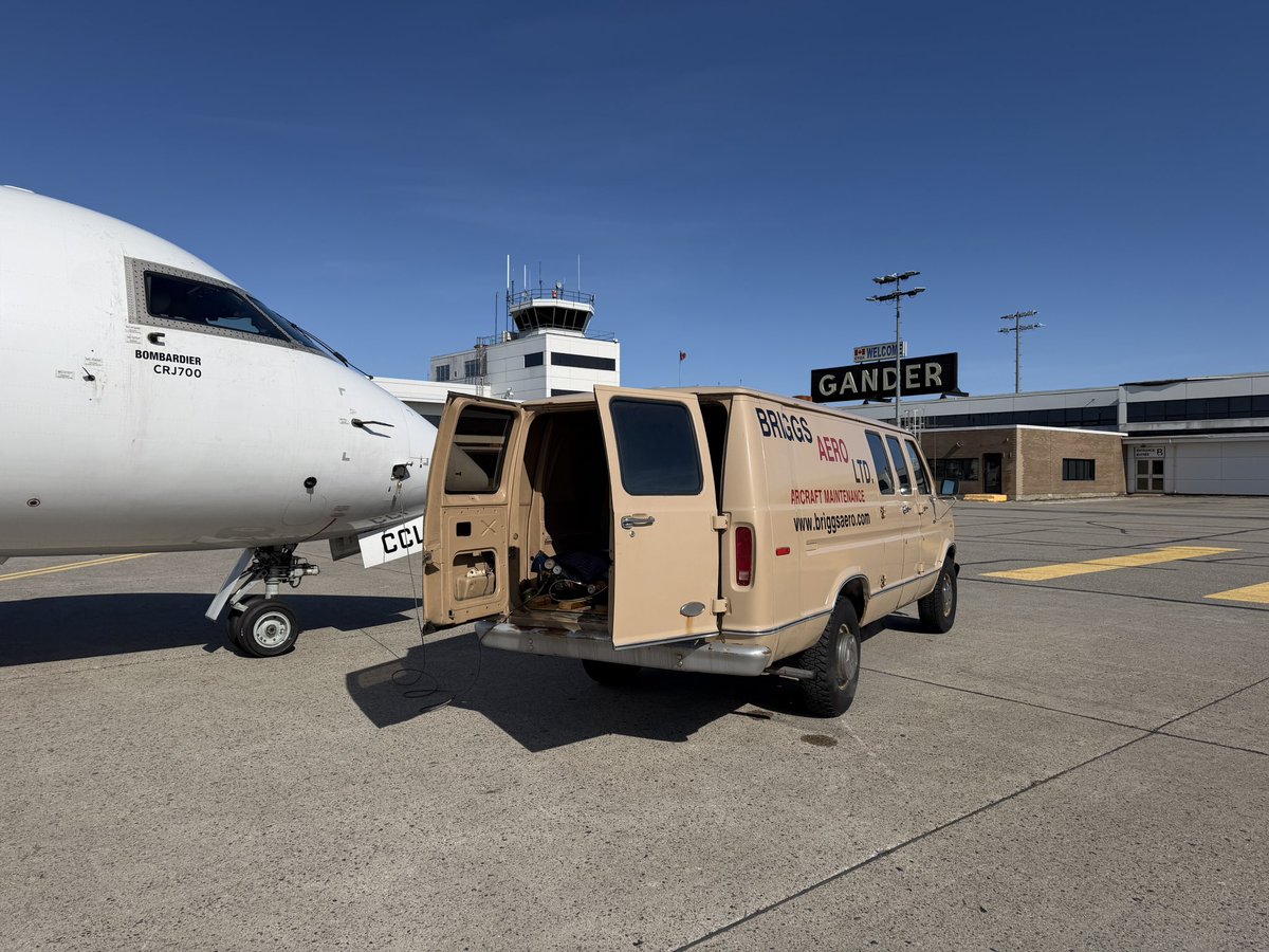 briggs_aero's tweet photo. Helping these folks get going this morning with a little shot of “wind”.

#ganderairport #linemaintenance_yqx https://t.co/bCUT17Sck7