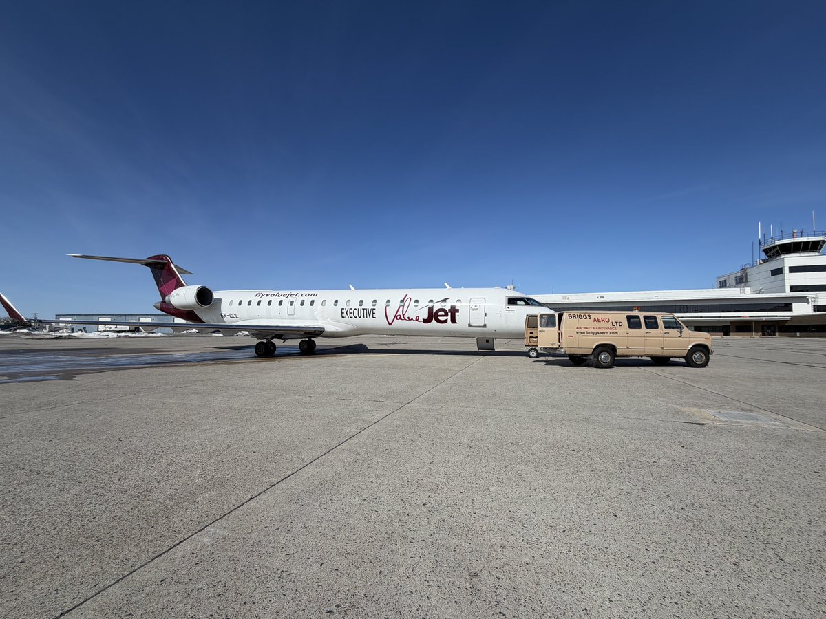 briggs_aero's tweet photo. Helping these folks get going this morning with a little shot of “wind”.

#ganderairport #linemaintenance_yqx https://t.co/bCUT17Sck7