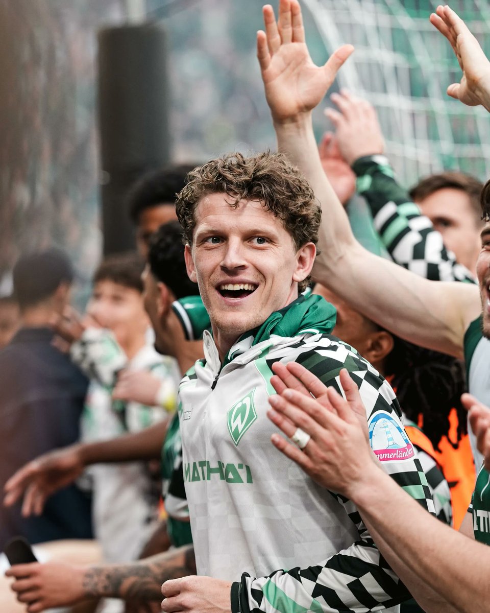 WerderUpdates's tweet image. Jens #Stage nach #SVWHSV:

„Das war eine wahnsinnige Teamleistung. Wir haben einen kühlen Kopf bewahrt. Die ganze Mannschaft hat es sich verdient. Derbysiege sind besonders schön. Wir freuen uns, dass wir den Fans das schenken konnten. Für diese Momente vor der Kurve spielen wir