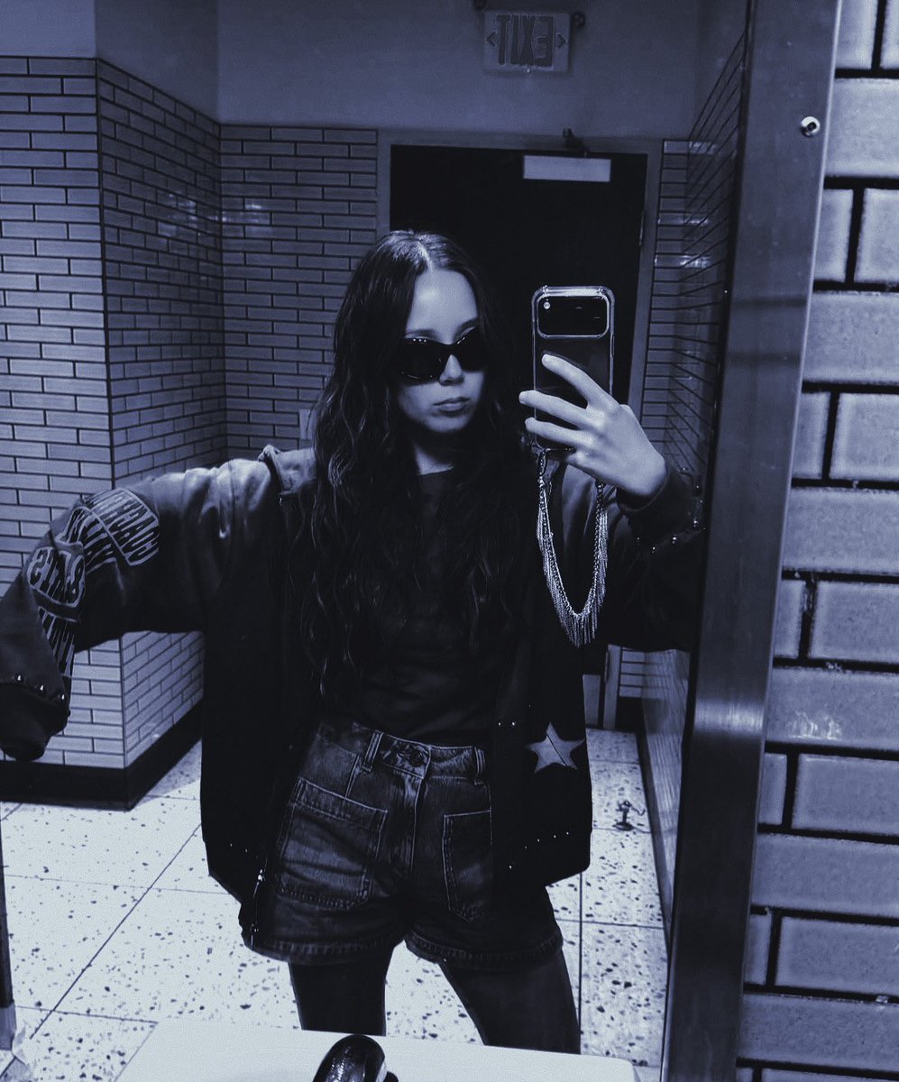 🪽 ͏ ͏ 𝙽𝖔𝙱𝙾𝙳𝚈𝄒𝕤 𝐝𝐚𝐮𝐠𝐡𝐭𝐞𝐫. tweet media