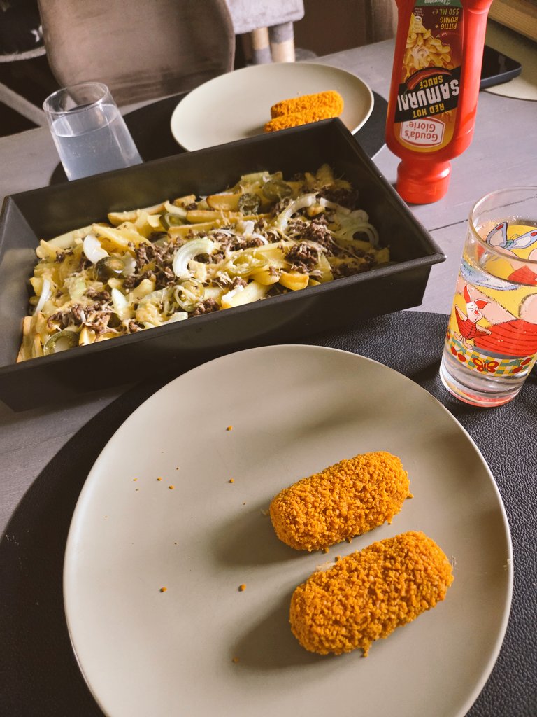 Suzan (met een Z zonder NE) tweet media