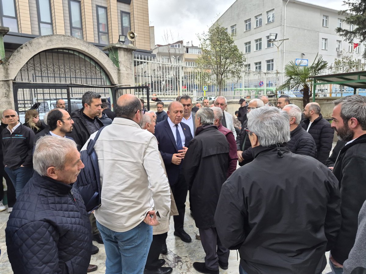 Yol arkadaşım Remzi Onuk hocamızın kayınbiraderi, ahirete irtihal eden kıymetli kardeşimiz Şinasi Bozlak’ı, ikindi namazına müteakip son yolculuğuna uğurladık.

Merhuma Allah’tan rahmet; kederli ailesine ve yakınlarına başsağlığı ve sabır diliyorum.

Mekânı cennet  olsun.