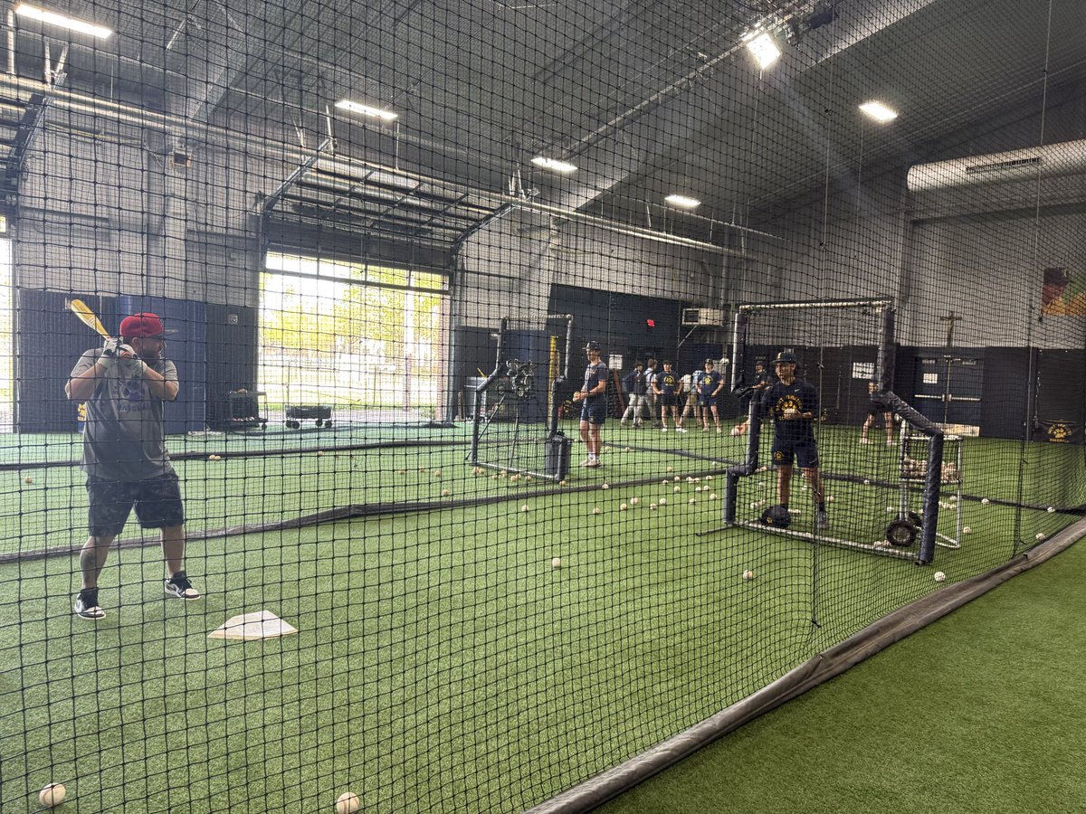 SIHSBaseball1's tweet image. Thanks to all those who joined us yesterday for “BP with Dads”. It was great to give you all a glimpse of what the boys day looks like at Saint Ignatius Baseball…and let you knock off the rust a little bit - they’ve still got it!

#GoCats | #TogetherForever