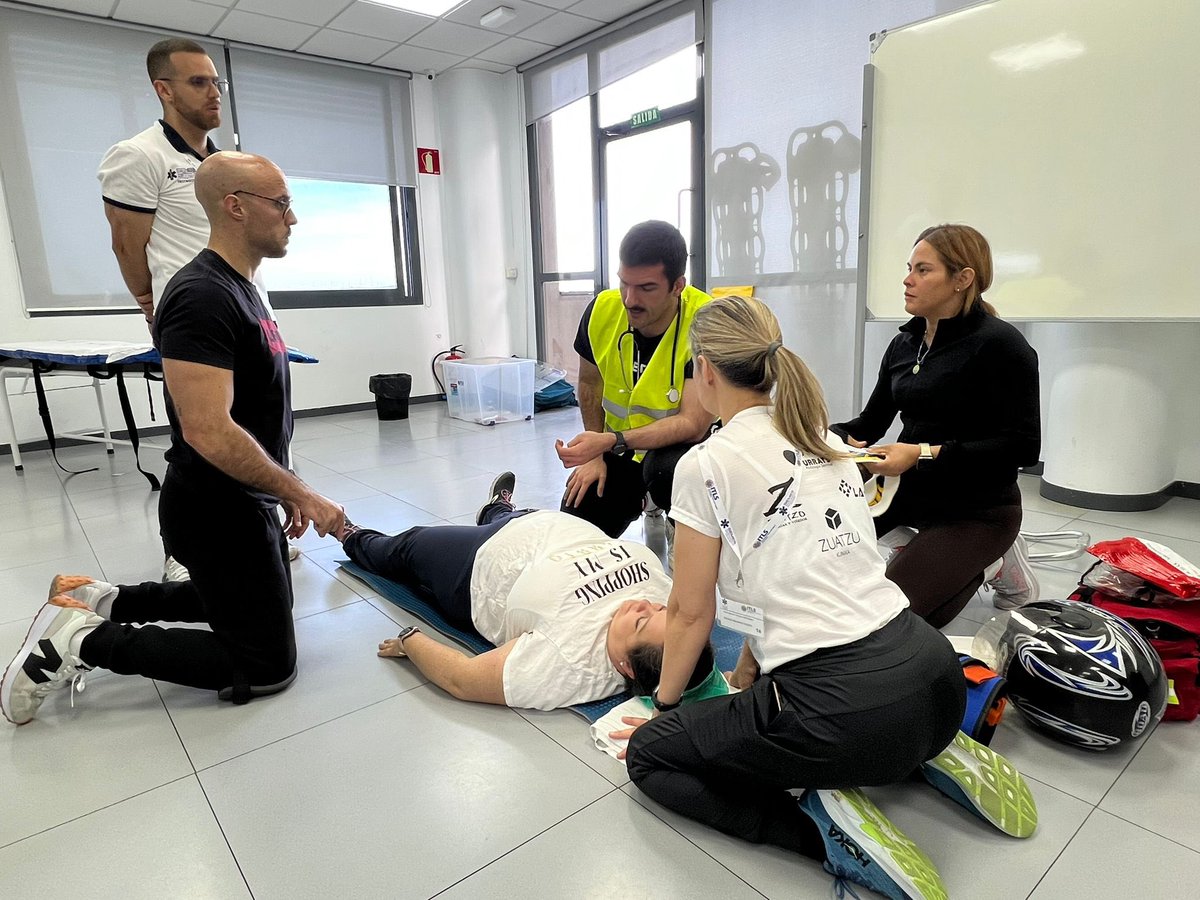 ITLS_Spain's tweet photo. 24 médicos y enfermeras de Madrid y diversas comunidades autónomas realizan la fase presencial del curso @ITLS #ITLSAvanzado @SEMES_, organizado desde @SEMESMadrid, y realizado en @XtartFP #ArgandaDelRey‼️
#MejorandoLaAtencionAlTraumaGrave #TraumaGrave #ITLS https://t.co/siilnXvMpi