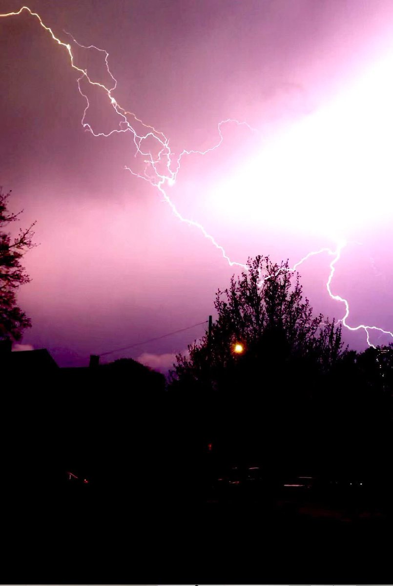NaomiMoonx's tweet image. This is how my night has gone (photos taken from people around me) Tornados, flooding and lightning storms. 4 straight days of severe storms. Mother Nature is definitely angry. Stay safe this storm season everyone!  #stormchasers #tornado #SpringRain