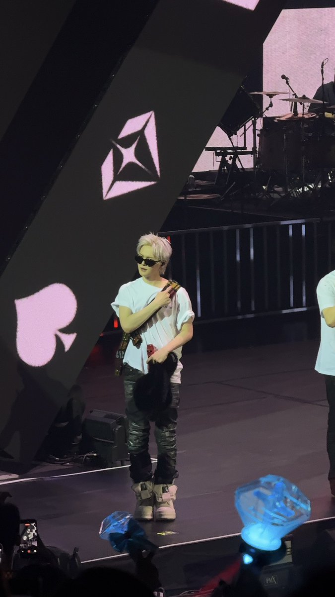 YOSHI WHAT ARE WE???
#TREASURE #PULSE_ON_in_MANILA
#Yoshi