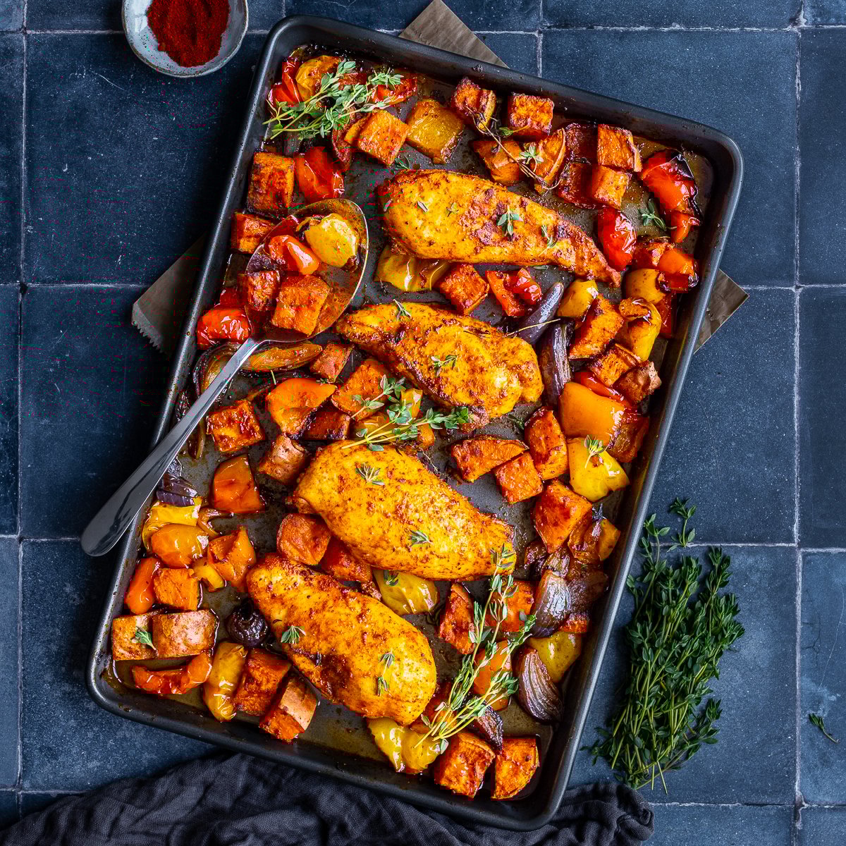 easypeasyfoodie's tweet image. This delicious chicken breast traybake is the ultimate in easy peasy cooking. Big on flavour, low on effort, ready in just 30 minutes and only 1 pan to wash... oh and pretty healthy too - what's not to like? 

GET THE RECIPE &amp;gt;&amp;gt; bit.ly/3r6ctsk

#chicken #traybake #dinner