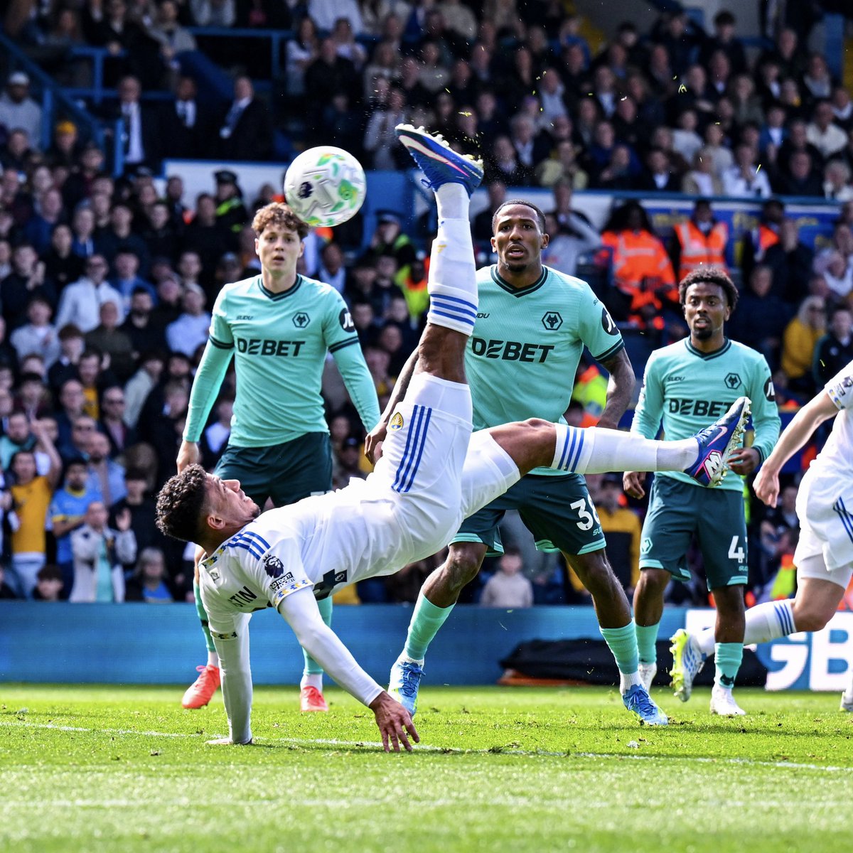 Leeds United tweet media