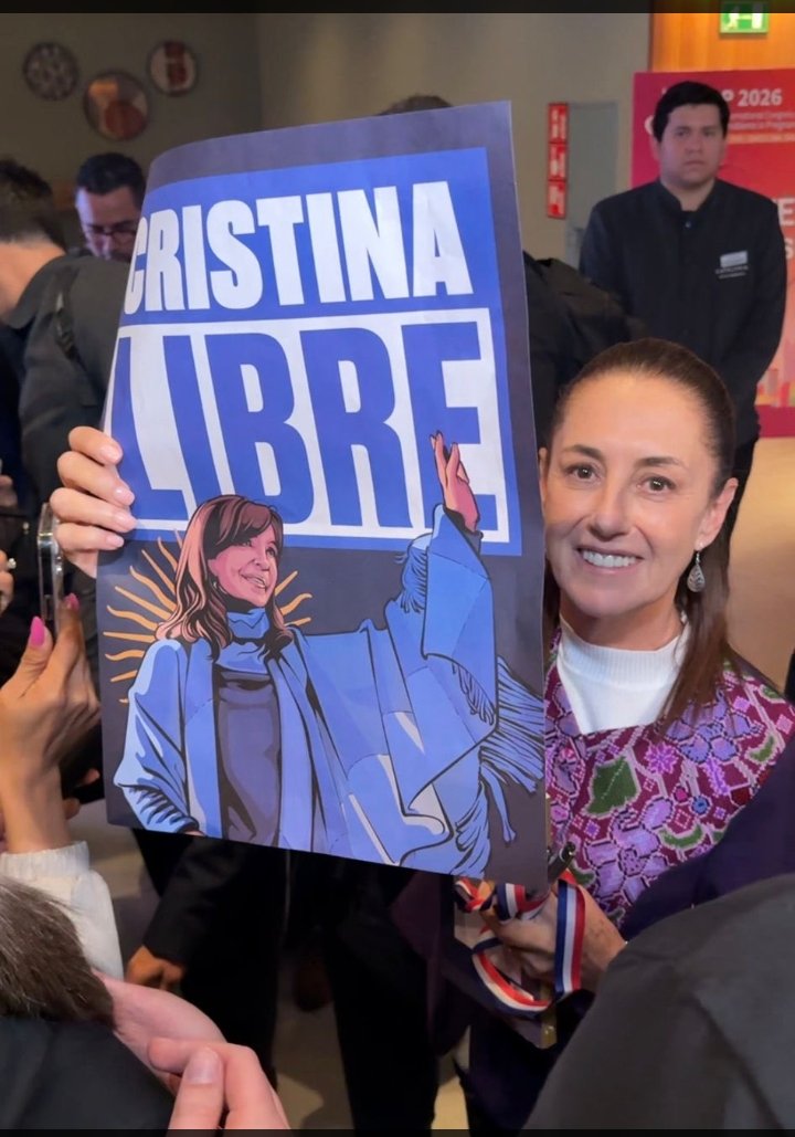 Reunión en Barcelona de los comunistas con baja capacidad neuronal y que no les ha caído el "veinte" del fracaso de su ideología, reúne a los " chiquitos" y acomplejados para evitar Cumbre Davos
Es la junta de meseros de Davos.
La cruz de Sheinbaum defender delincuentes, ridiculo