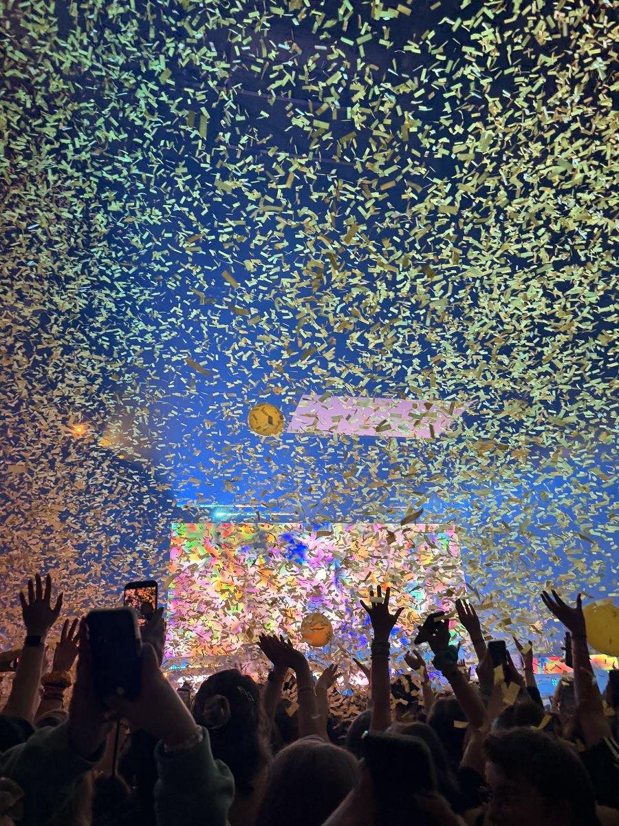 louieslovebot tweet media