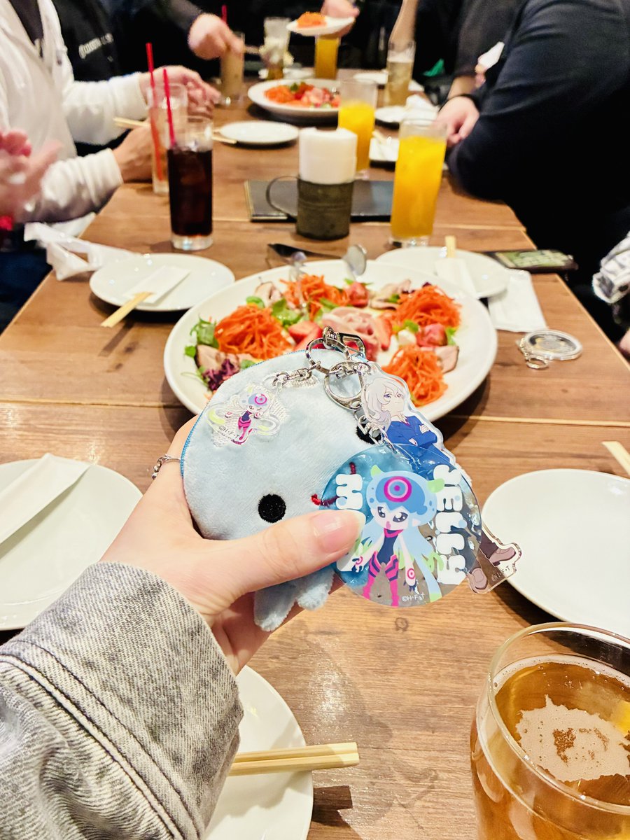 今日はお友達と集まって青空デジモン会でした🪼🩵

梅田スカイビルが都庁のようで、まるでテイマ会！
この平成にデバイスの通信ができることに心踊りました🥰💕

後半は［めちゃデジ！after party!］と称して、サークルにご参加してくださった方々とご飯会でした🍕✨

大変楽しい一日でした♪